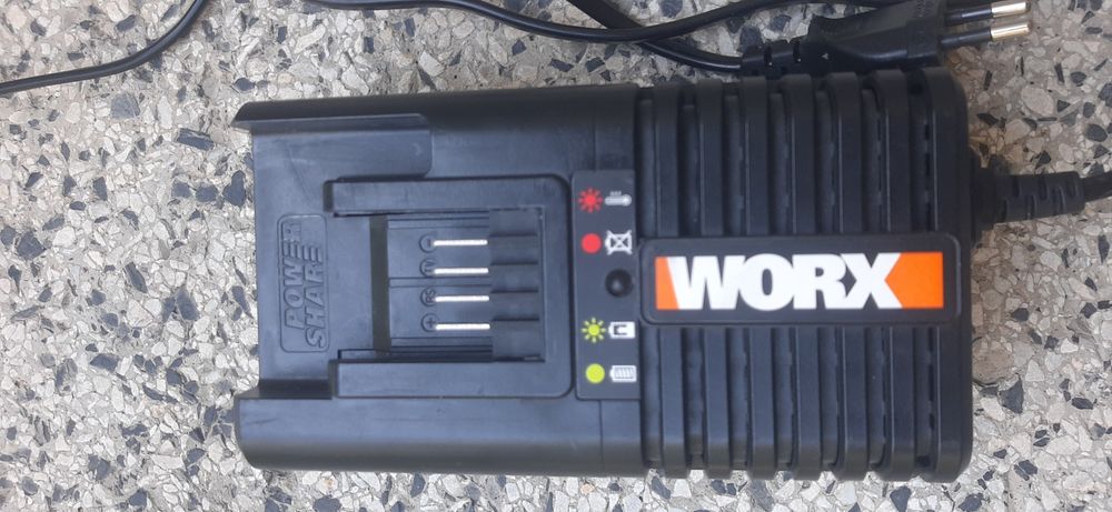 Зарядно за марка Worx