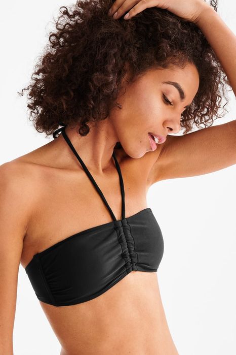 Vand aproximativ 2000 de costume de baie C&A