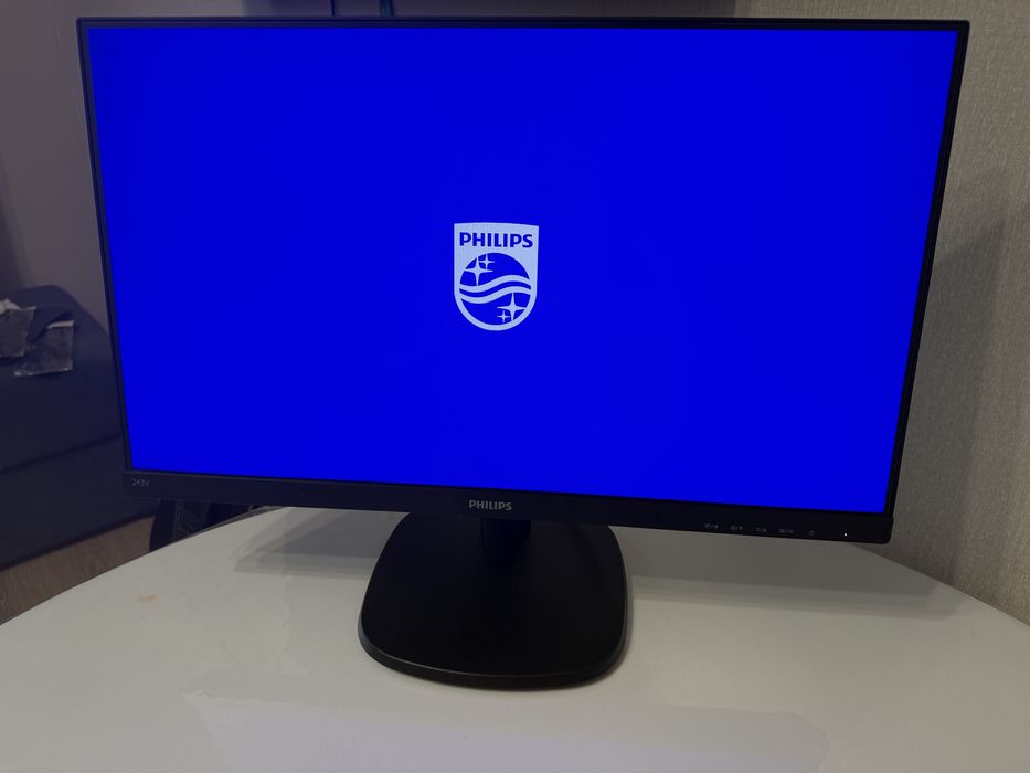 Монитор Phillips 243V7Q
