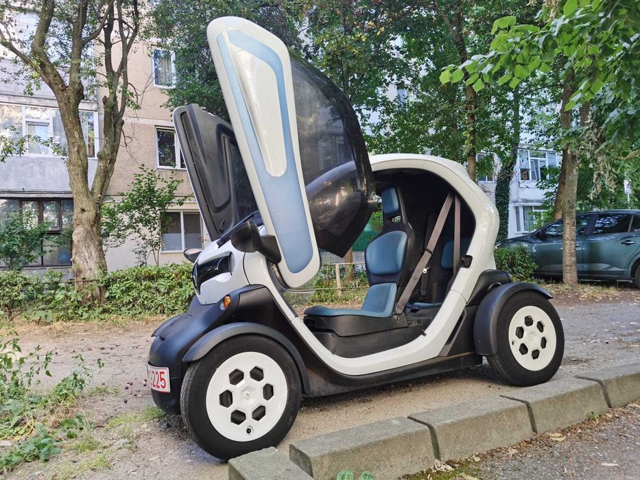 Twizy 80 Electric (se conduce de la 16 ani cu permis B1 ca și Aixam Tazzari Microcar Yoyo Chatenet Lijier Relive Allview, etc.)