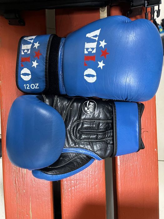 Продаю перчатки  оригинал