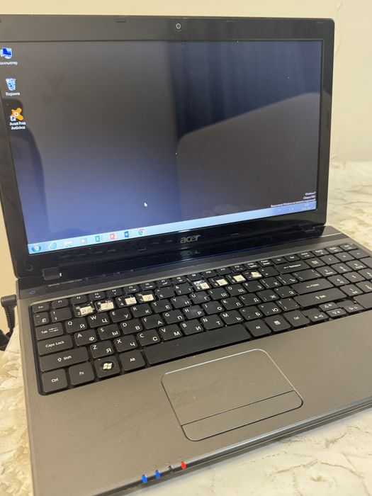 Ноутбук Acer {работающий}