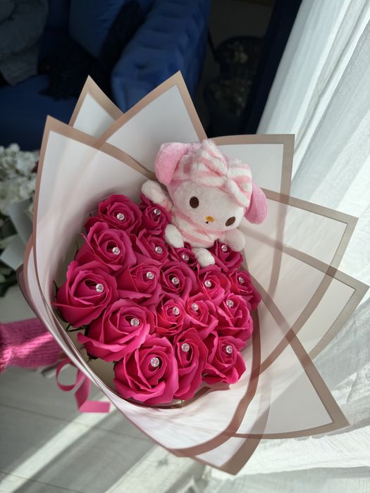 Buchet trandafiri sapun accesorii personalizat initiala stitch IEFTIN