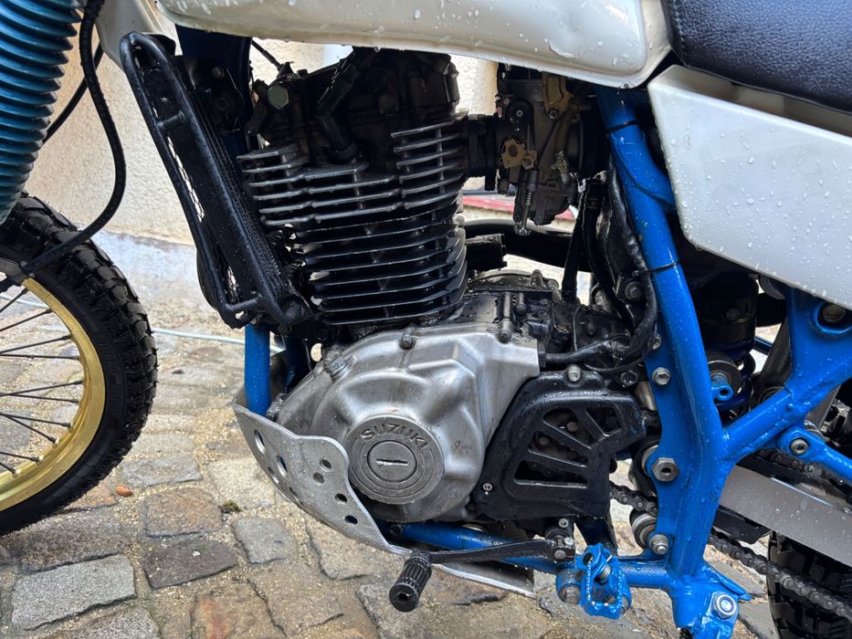 Motocicleta Suzuki DR 600 Dakar