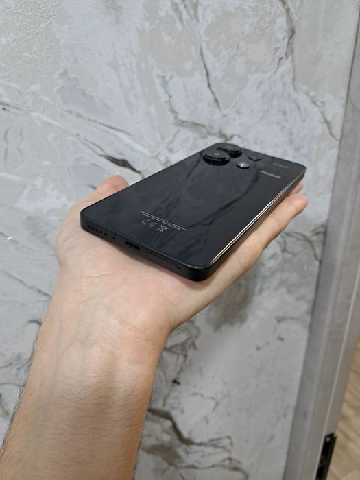 Продам Redmi note 13 память 8+4/256
