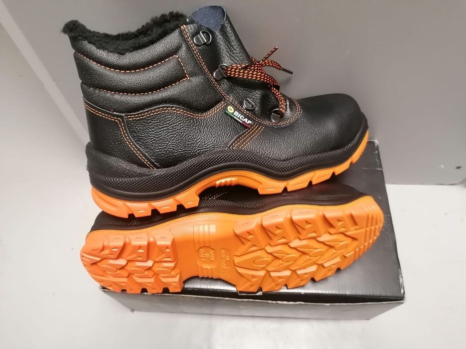 Продам ботинки 42р.