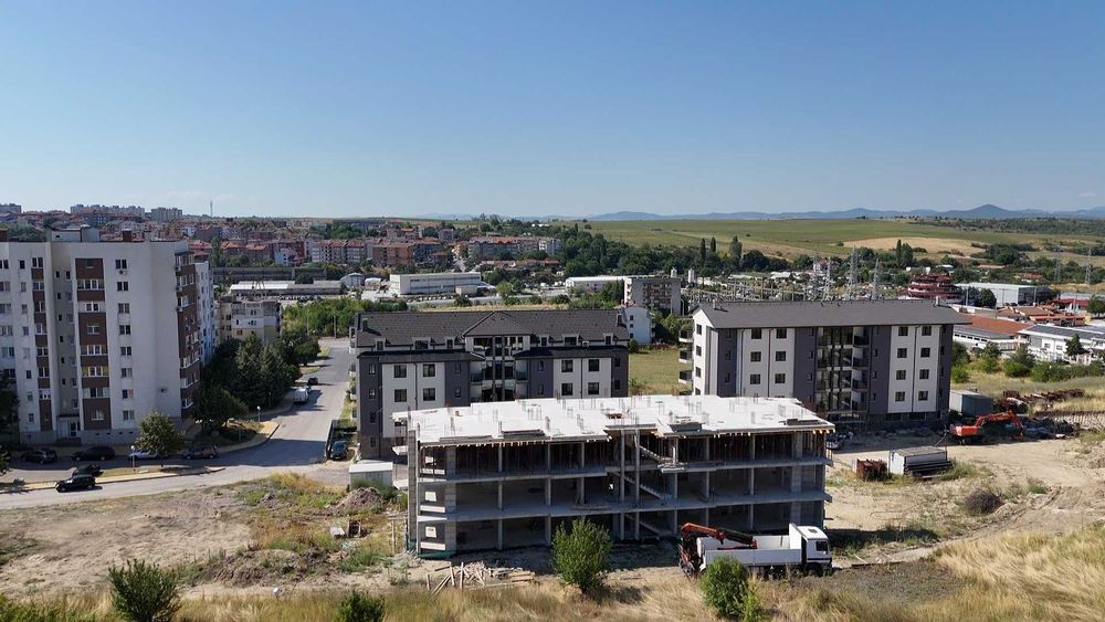 Продава се Тристаен апартамент в Хасково, Младежки хълм - 105 кв.м за 898 €/кв.м - Снимка #2