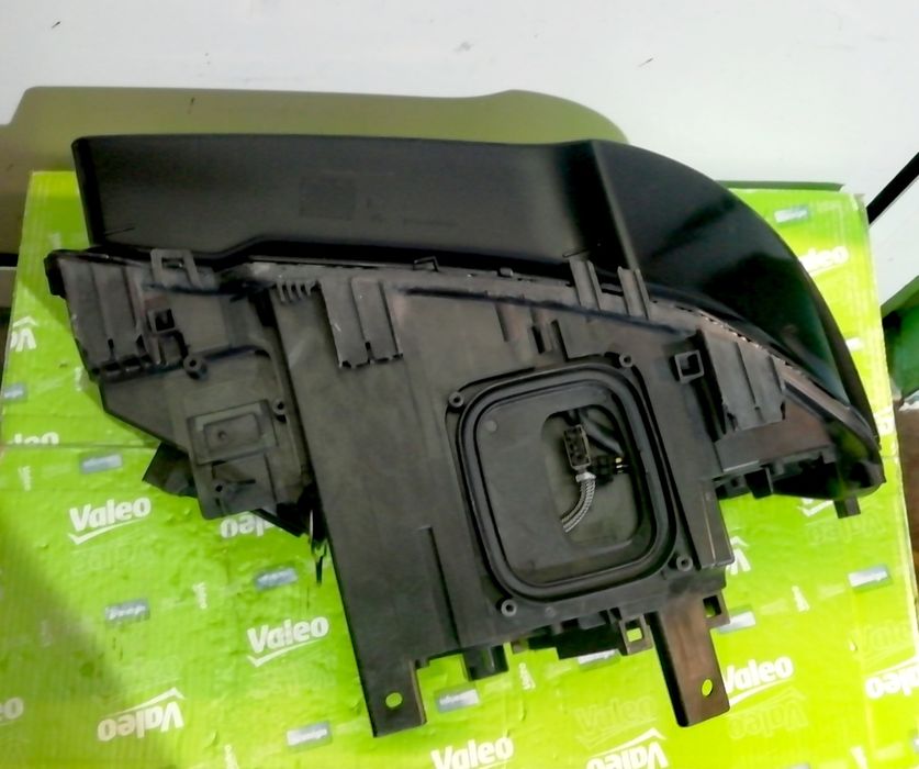 Фар Фарове за БМВ Х3 Е83 / BMW X3 E83 Dynamic - Xenon Facelift.