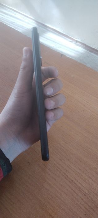 Vivo Y33s rangi qora yashil