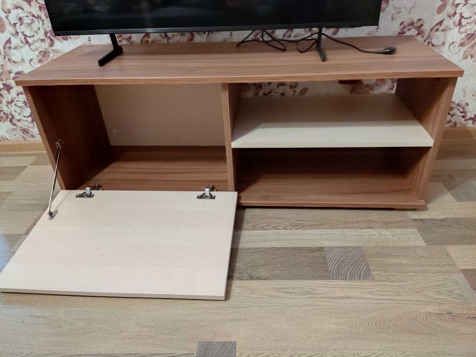 ТВ шкаф в два цвята