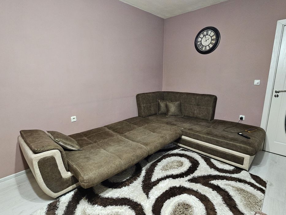 Продавам ъглов диван