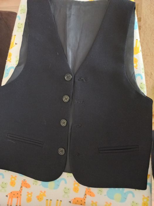 Продам жилетки на мальчика