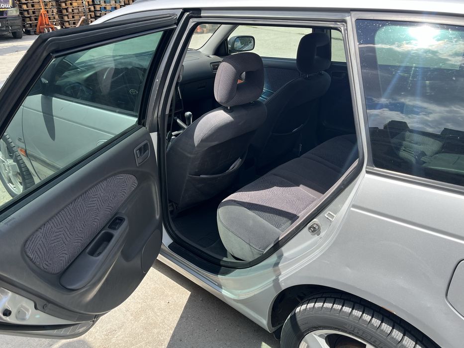 Toyota avensis цала за части или за ремонт