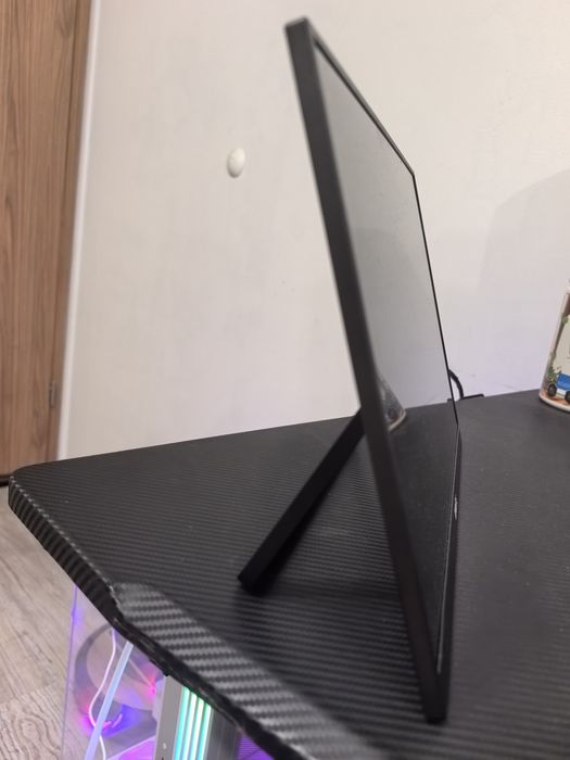 Подвижен Монитор 16инча 1920x1200 60hz