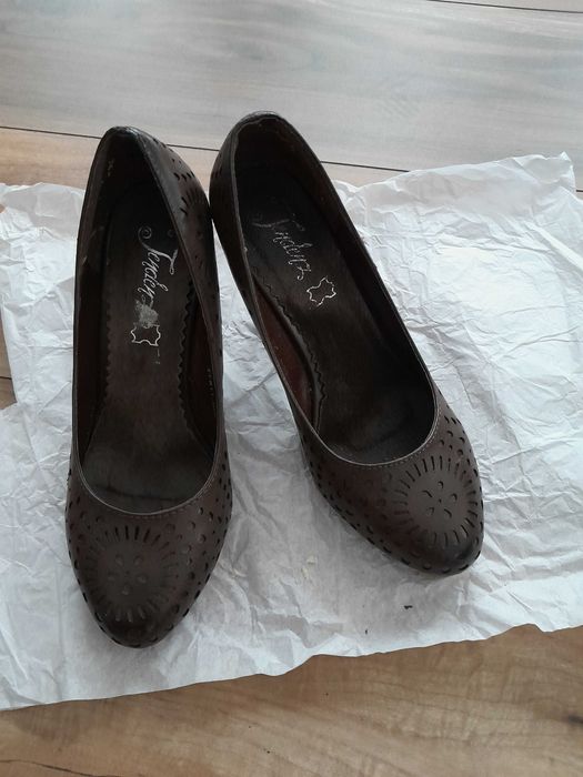 Дамски обувки в тъмнокафяв цвят, номер 36