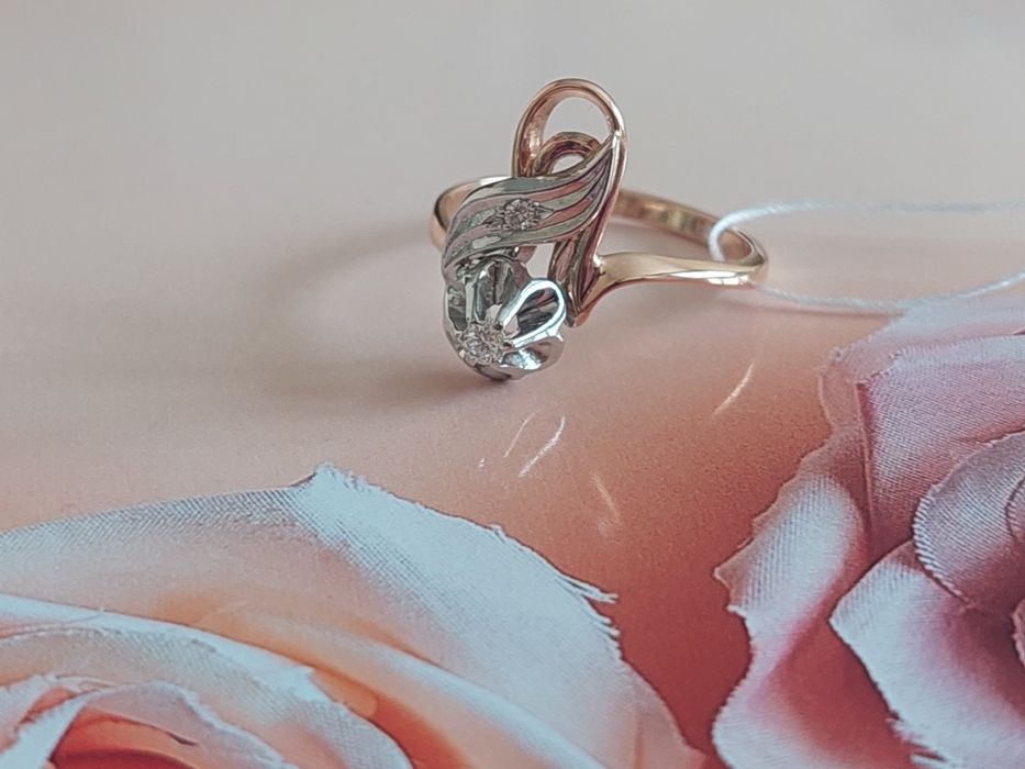 Золотое кольцо с бриллиантами