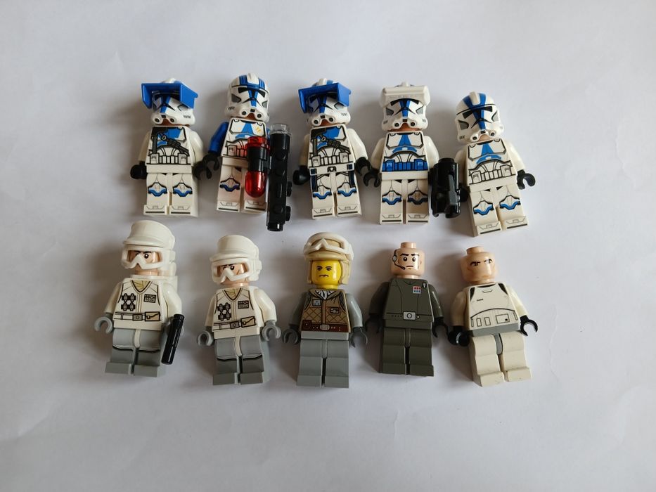 Много оригинални лего фигурки