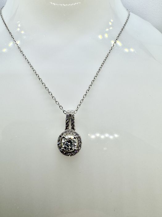 Сребърно колие с мойсанит ( диамант) 0.5 карата