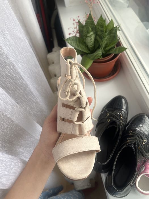 отдам обувь 37,38 размер