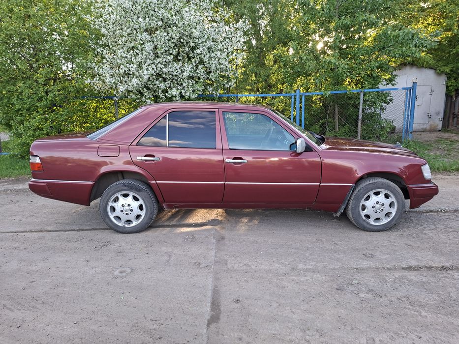 Продам мерседес  124 е 200