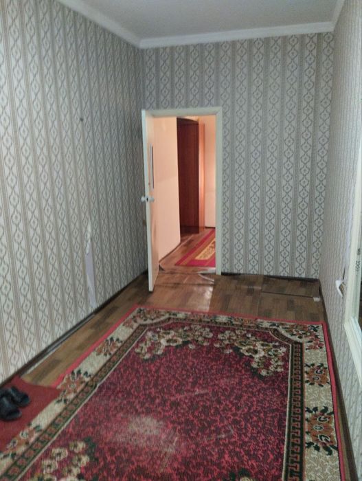 Sergeli stroitilda 12 metro bekatda 2 xonali uyimni ijaraga beraman.
