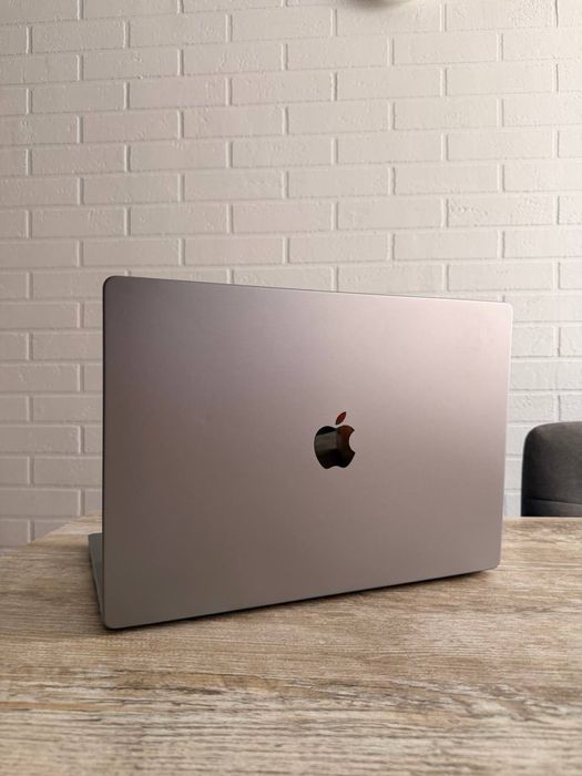 MacBook Pro 16” M1 Pro