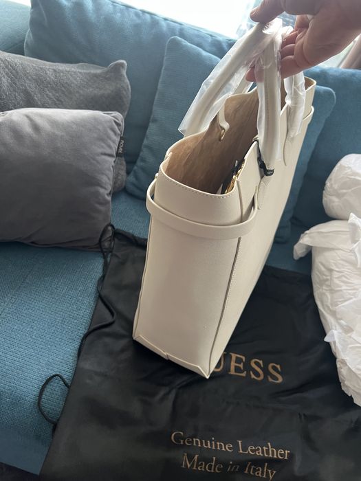 Чанта GUESS.Нова и 100% оригинал.С етикети,противопрахова торба,кутия