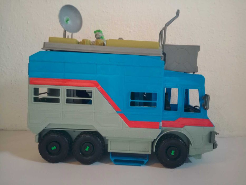 BEN10 / Бен Тен Каравана, ръкавица, самолет и фигурки