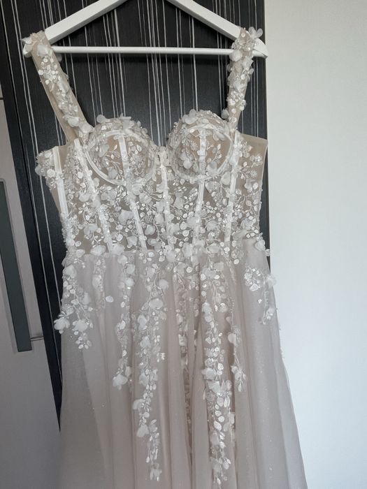 Булчинска рокля с орнаменти