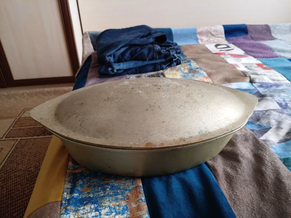 Продам утятьницу чугуную