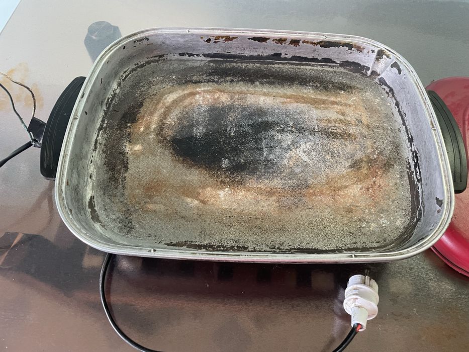 Продаеться электрическая сковородка