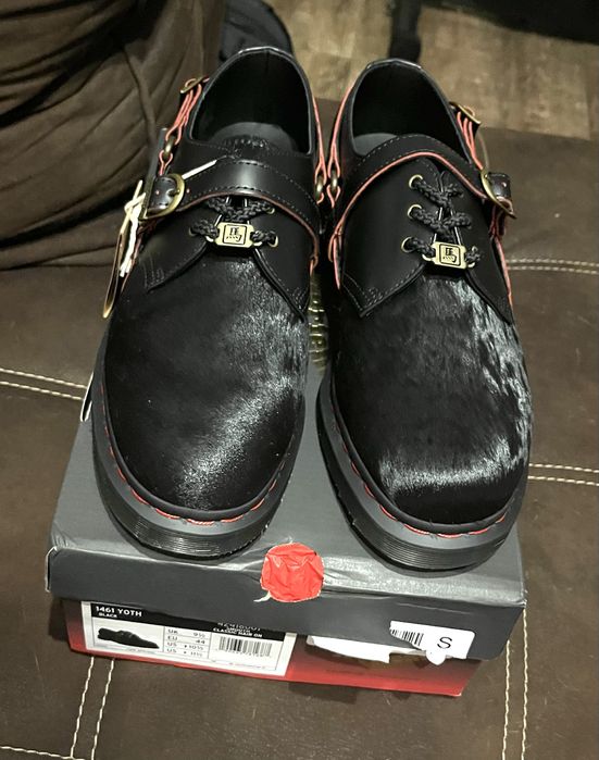 ЧИСТО НОВИ! Обувки на Dr. Martens