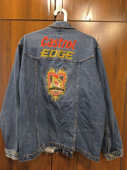 Продам куртку джинсовую,ветровку