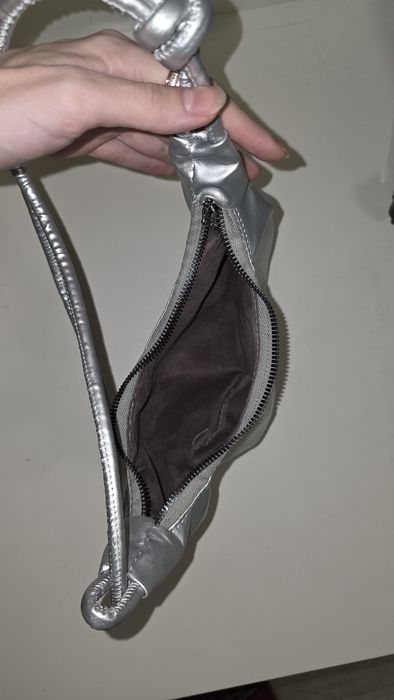 Маленькая серебряная сумка