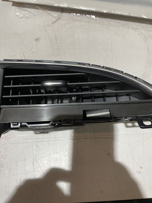 Grila aerisire centrala toyota yaris