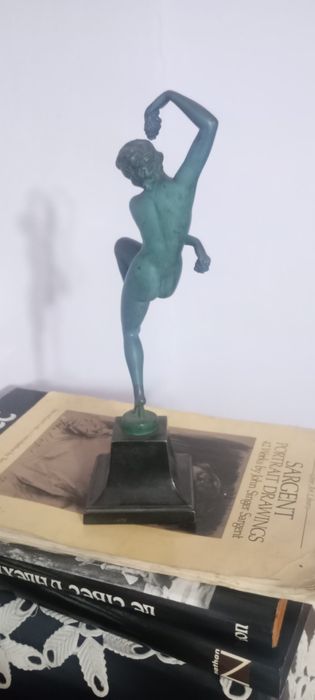 Vand Statuetta Art Decò