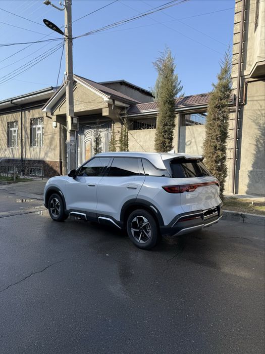 BYD Yuan up Ofitcial Nahd/Arenda