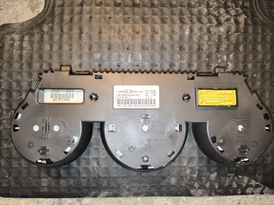 Табло,километраж,дисплей Ситроен с8,Пежо,Ланчия,фиат