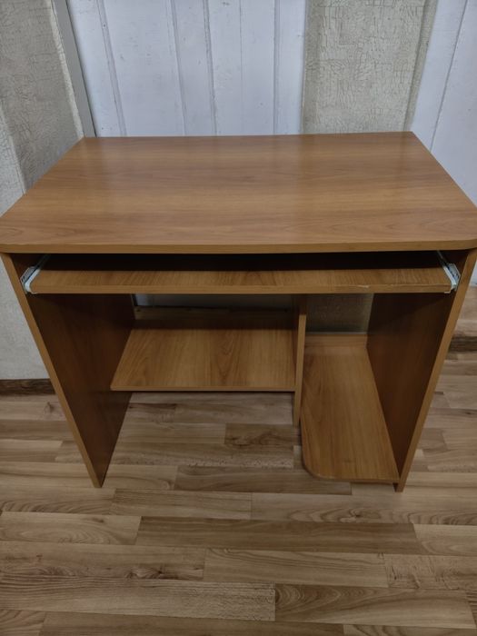 Продам стол компьютерный