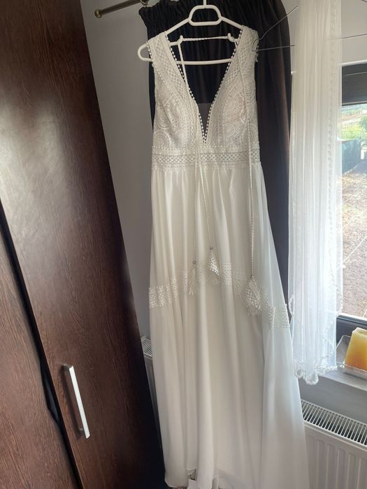 Vând rochie mireasă Ariamo Bridal boho hippie romantic liberty