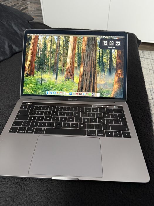 Macbook Pro 13.3” 400 de cicluri