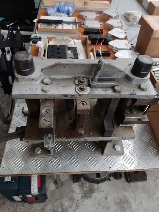 Щанци за пвц обков и щанца за алуминиеви профили к-т с масата