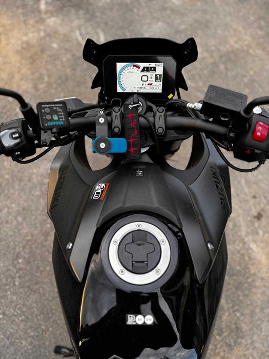 Suzuki GSX-8S (GSX 800)