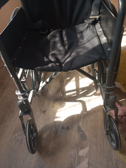 Прадаетсия инвалидни каляска