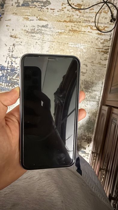 Телефон iPhone 11
