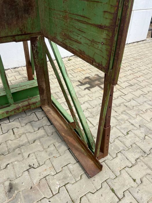 Intorcator / Basculator Lazi sau boxpaleti - Latime 1,6 m , hidraulic
