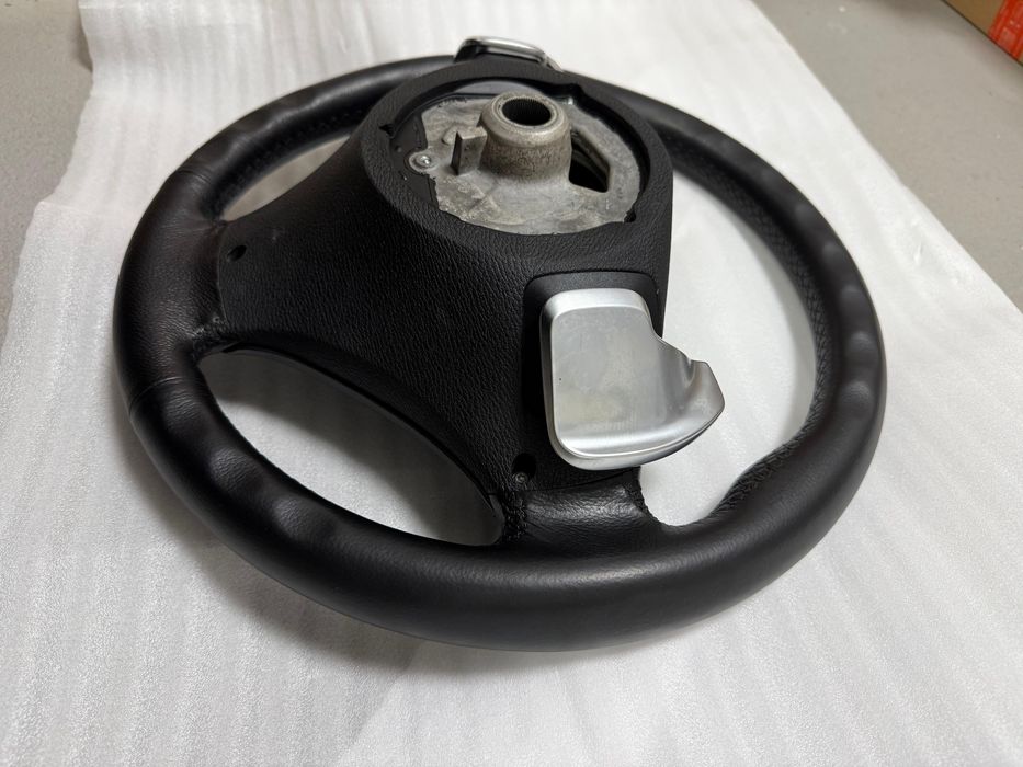 Volan Bmw X5 E70,X6 E71 negru complet cu airbag si padele