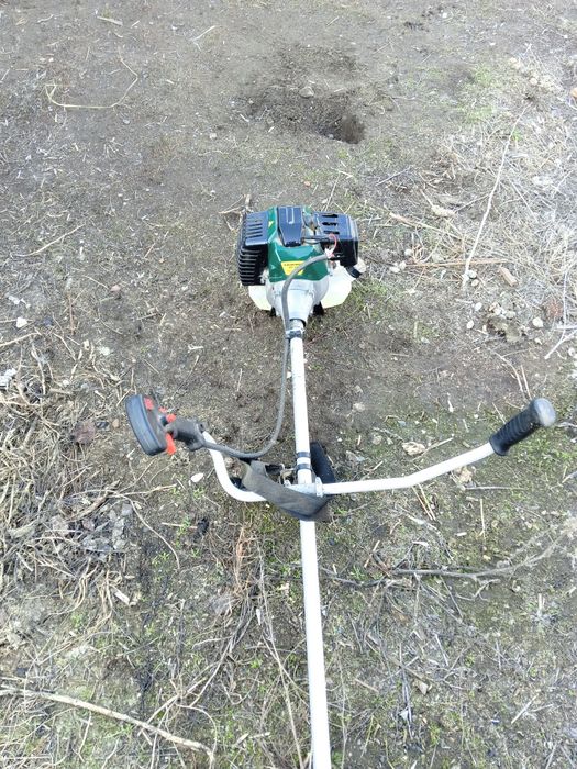 Бензотриммер новый 52м³