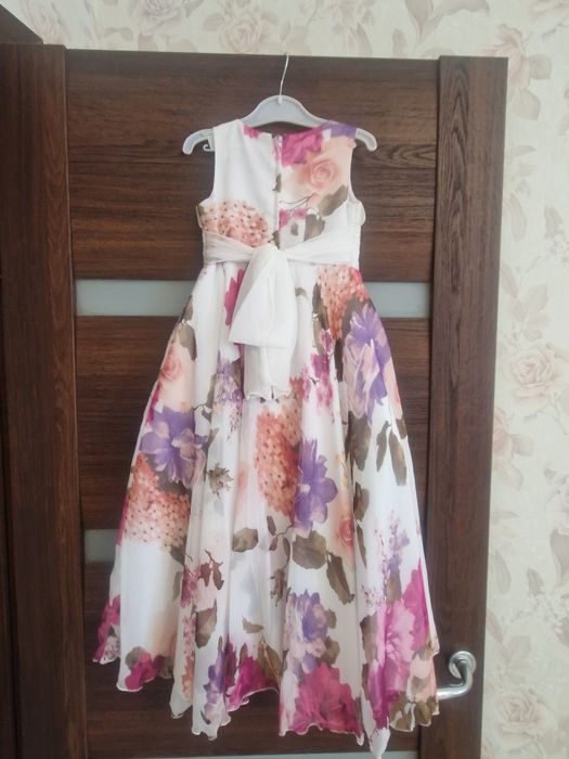 Продаю праздничное платье для девочки