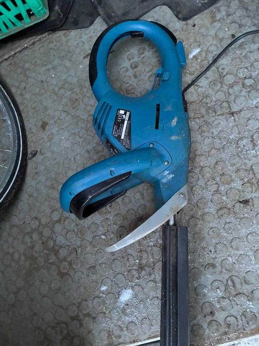 Машина за подрязване на храсти